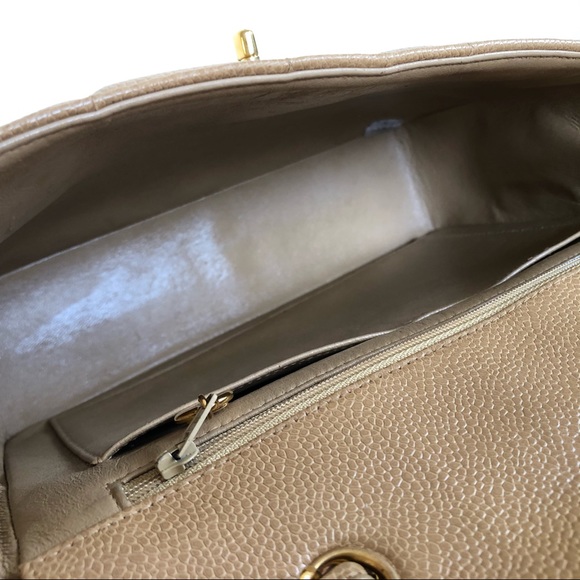 CHANEL vintage caviar beige medium flap bag - Picture 9 of 16